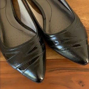 💰⬇️ LIKE NEW - Life Stride Black Flats (Size 8M)